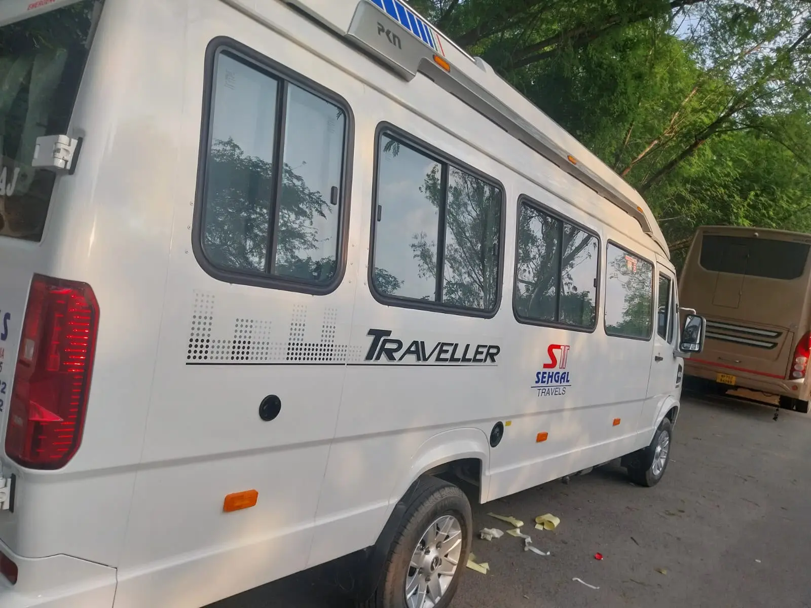 tempo traveller 20 seater